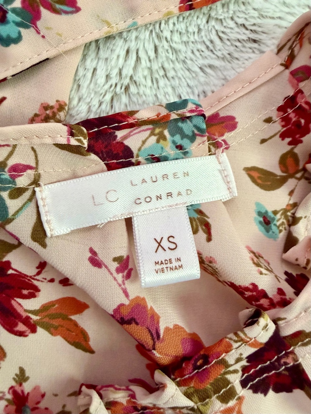 LC Lauren Conrad Blush Pink Floral Tie-Neck Shell - Picture 3 of 5